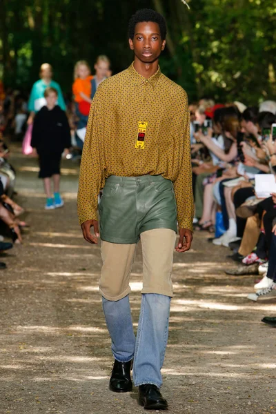 Look 4